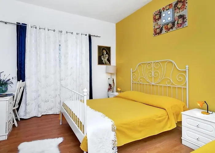 Maja Apartment *